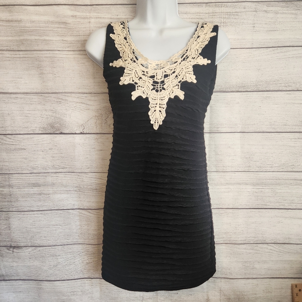 New Light Women’s Dress Medium Black Lace Detail Sleeveless Bodycon Cocktail NWT